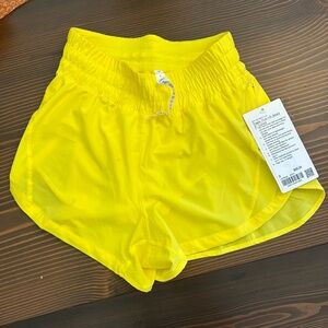NWT lululemon track that HR short 3 in size 6 sonic yellow